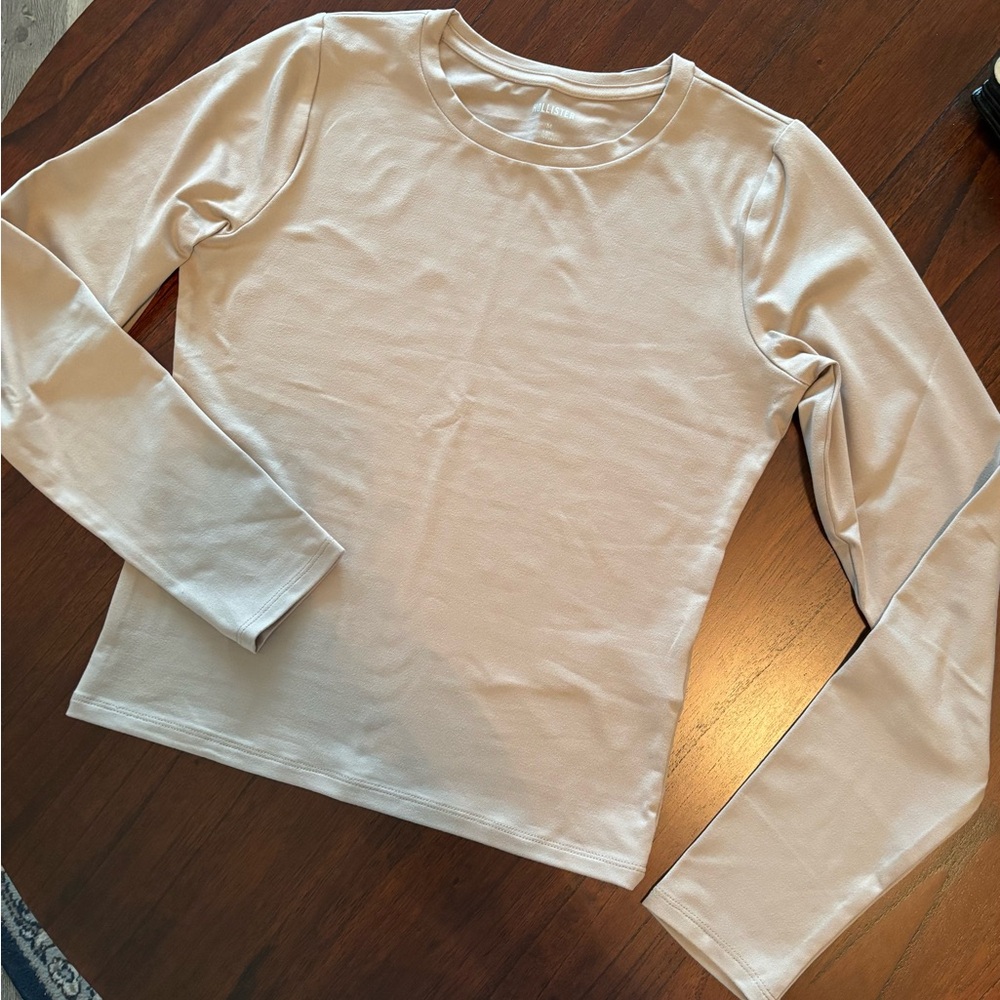 NWT - HOLLISTER LONG SLEEVE TEE